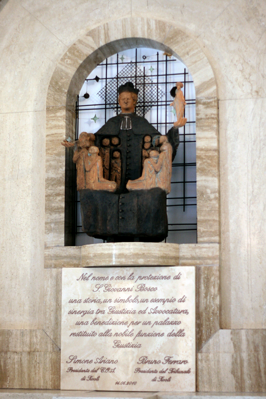 Statua San Giovanni Bosco